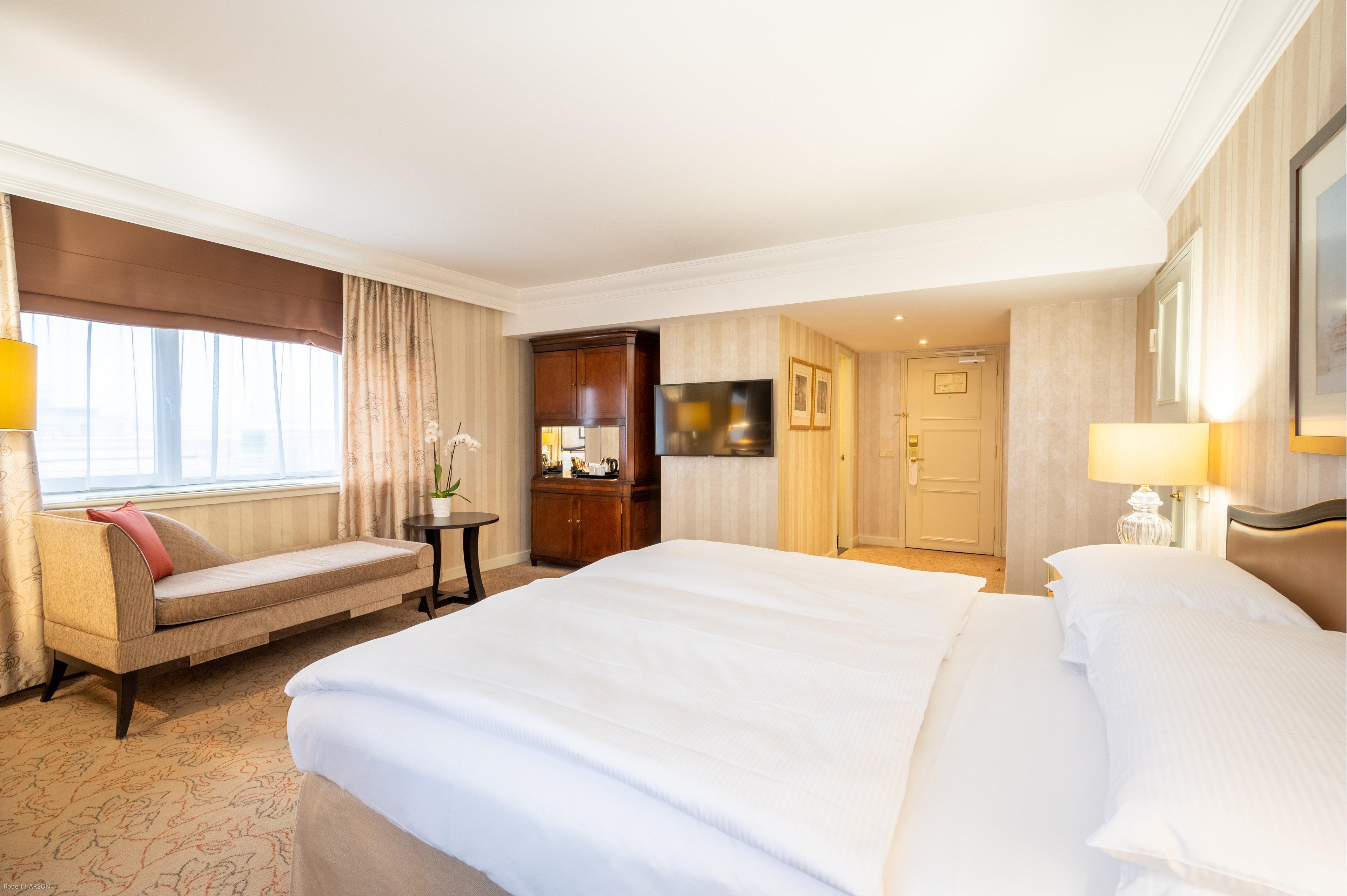Intercontinental Wien By Ihg Exterior photo A room at the hotel